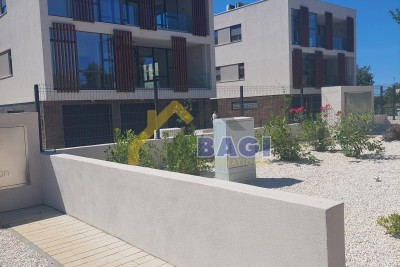 Rovigno-Appartamento-Giardino-Garage-Cortile-Parcheggio-Nuova costruzione