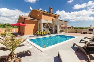 Jadreški, Istra: Moderna vila s bazenom u mirnom okruženju