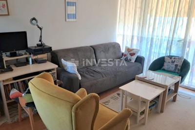 Pula, Wohnung mit 2 Schlafzimmern, Loggia, Balkon und Abstellraum, zentrumsnah
