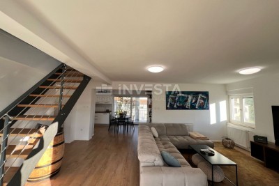 Poreč, appartamento su due livelli modernamente attrezzato