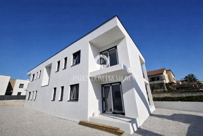 Poreč stan novogradnja 2S+DB, 1.5 km od mora, terasa, parking, podno grijanje - u izgradnji