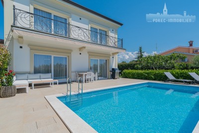 Poreč, elegantna i vrlo kvalitetna dvojna vila sa bazenom i 4 spavaće sobe, potpuno namještena