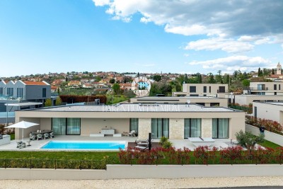 Exklusive moderne Villa mit Pool