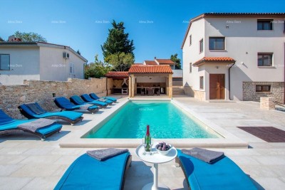 Premantura, villa indipendente con 5 camere da letto. Vicinanza al mare.