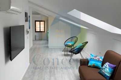 Poreč, Zentrum, Luxuriöse Wohnung im 2. Stock in der Altstadt, 40 m vom Meer entfernt