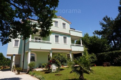 VELEBNA APARTMANSKA KUĆA U MEDULINU U IZVRSNOM STANJU