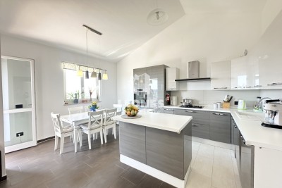 Stan s otvorenim pogledom na more na fantastičnoj lokaciji u Novigradu