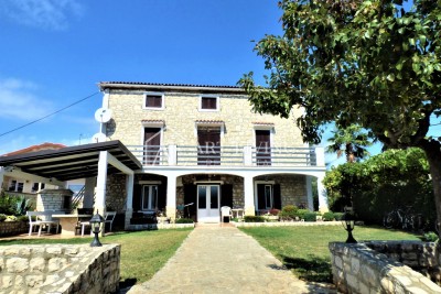 Umag, Geräumiges Steinhaus, 1. Reihe zum Meer