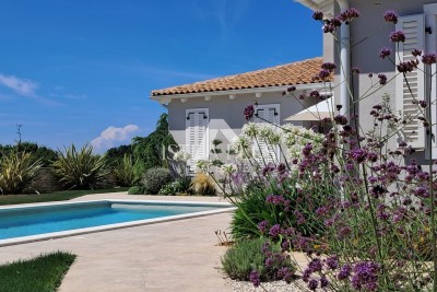 Ekskluzivno! Samostojeća villa   koja objedinjuje kvalitetu, funkcionalnost i lokaciju s otvorenim pogledom na more