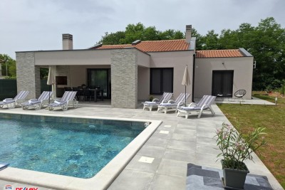 ISTRA, LABIN - OKOLICA, MODERNA PRIZEMNICA SA BAZENOM