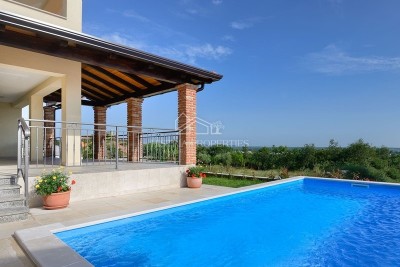 Opremljena kuća s bazenom udaljena 9km od Poreča