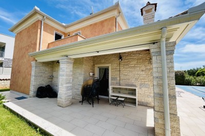 NOVIGRAD, OKOLICA, DUPLEX KUĆA SAMO 150 METARA OD PLAŽE I MORA