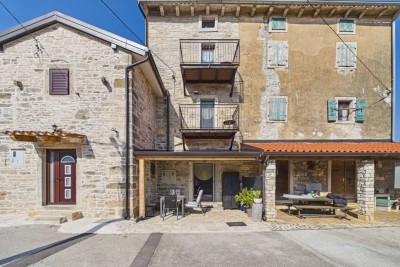 GROŽNJAN, PRODAJE SE LIJEPA, KAMENA KUĆA