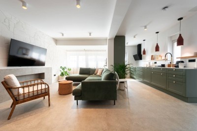 VABRIGA, PRODAJE SE POTPUNO OPREMLJEN STAN U PRIZEMLJU S BAZENOM I POGLEDOM NA MORE