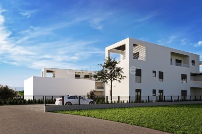 Poreč - approx. 1 km from the sea, flat with 3 BEDROOMS + GARDEN 115 m²