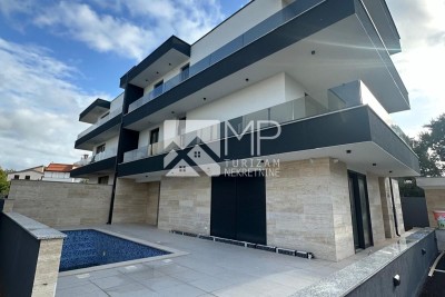 Medulin, spacious furnished apartment with 4 bedrooms, garden and swimming pool, 350 m from the sea