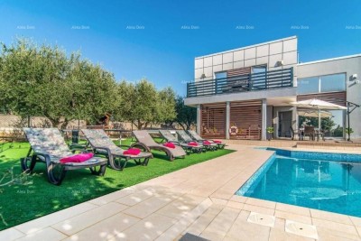 VODNJAN – Moderne Villa mit Pool, Blick auf die Brijuni und großzügigem Grundstück!