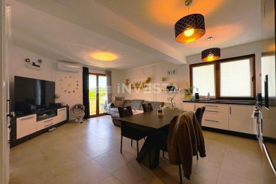 Pula, Veli Vrh, moderne Wohnung mit Terrasse und Meerblick