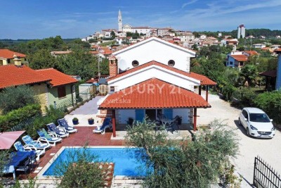 VIŠNJAN, KUĆA S BAZENOM I POGLEDOM NA STARI GRAD VIŠNJAN