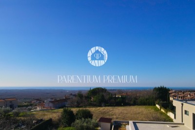 Gradbeno zemljišče s pogledom na morje