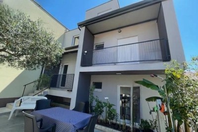 ISTRA, PULA, NOVOGRADNJA S 3 STANA,  GARAŽA !PRILIKA