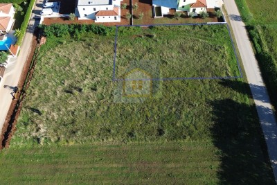 Poreč, Umgebung, Baugrundstück für den Bau von Häusern oder Wohnungen, 6 km vom Meer
