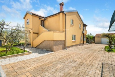 Okolica Poreča – kuća, 300 m2, s dva apartmana i bazenom