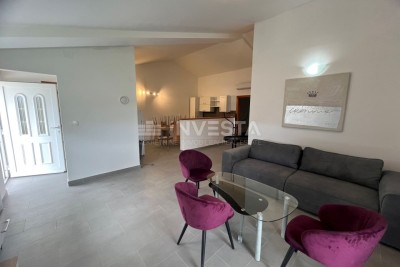 Pula okolica, prostrana kuća sa pet stanova i dva bazena