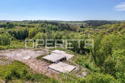 Istra, Tinjan- Građevinsko zemljište s projektom i započetom gradnjom- idealna investicija za kuću za odmor