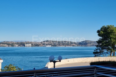 POSIZIONE ESCLUSIVA! Crveni vrh - appartamento con spaziosa terrazza, VISTA MARE!