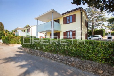 ISTRA, NOVIGRAD (OKOLICA) - Samostojeća kuća 100 metara od mora s dva stana