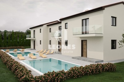 Kuća u nizu s bazenom u okolici  Buja