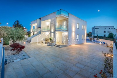 Istra, Umag – Privlačna apartmajska hiša, 300 m od morja