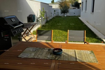 Moderner, voll ausgestatteter Wohnraum mit eigenem Pool, Garten und Parkplatz, Pula!