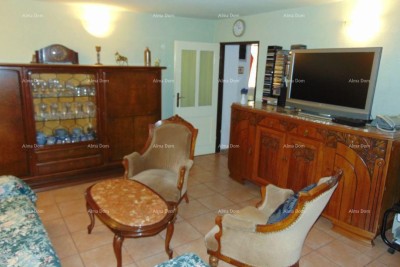 Geräumiges Haus in Marčana mit drei Etagen und Garten - zu verkaufen.