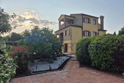 Istria, nei dintorni di Poreč. Villa in pietra indipendente con vista mare