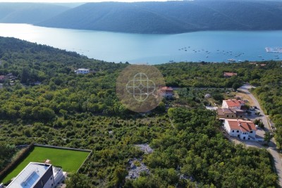 Terreno edificabile in riva al mare / terreni combinati con una splendida vista sulla baia di Raška / ISTRIA