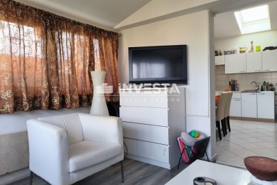 Parenzo, bilocale con vista mare, 60 m2