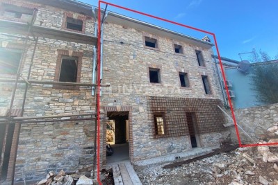Svetvinčenat, Juršići, terraced house with an additional apartment