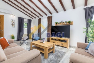 ISTRA - ŠTINJAN Prekrasna kuća sa bazenom i okućnicom