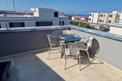 Kuća u nizu sa pogledom na more u Novigradu