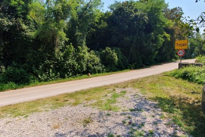 TINJAN, građevinska parcela stambene namjene 1680 m2, Z-644-1