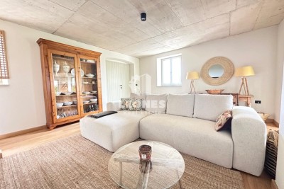 Una casa rustica unica con una splendida vista sul mare a Buie