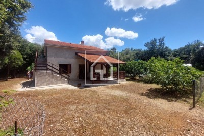 Vikendica sa 3 odvojena stana  , Duga uvala