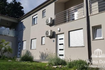 Kuća s 4 apartmana i bazenom - Premantura