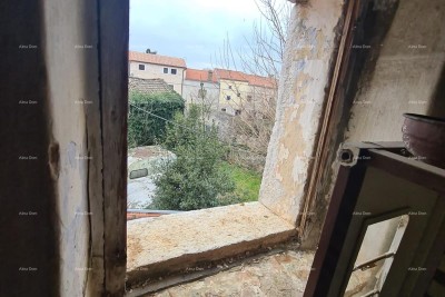 Kuća ima uporabnu dozvolu. ! Prodaje se stara kamena kuća u Peroju!
