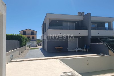 Novigrad, Doppelhaushälfte mit Schwimmbad