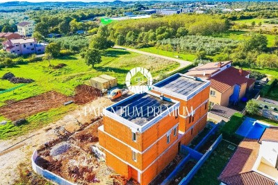 Moderna hiša z bazenom in panoramskim pogledom na morje - v fazi gradnje