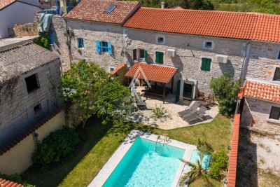 Istra, Poreč: Renovirana kuća s bazenom i pogledom