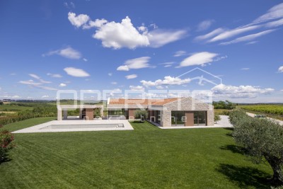 Prodaja, Kuća, Brtonigla, Brtonigla, Samostojeća, 252m2